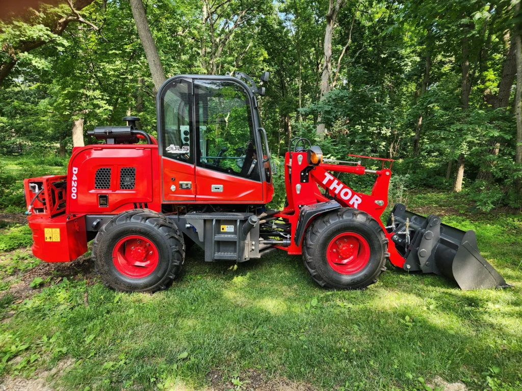 D4800 Articulating Loader | JLS Services